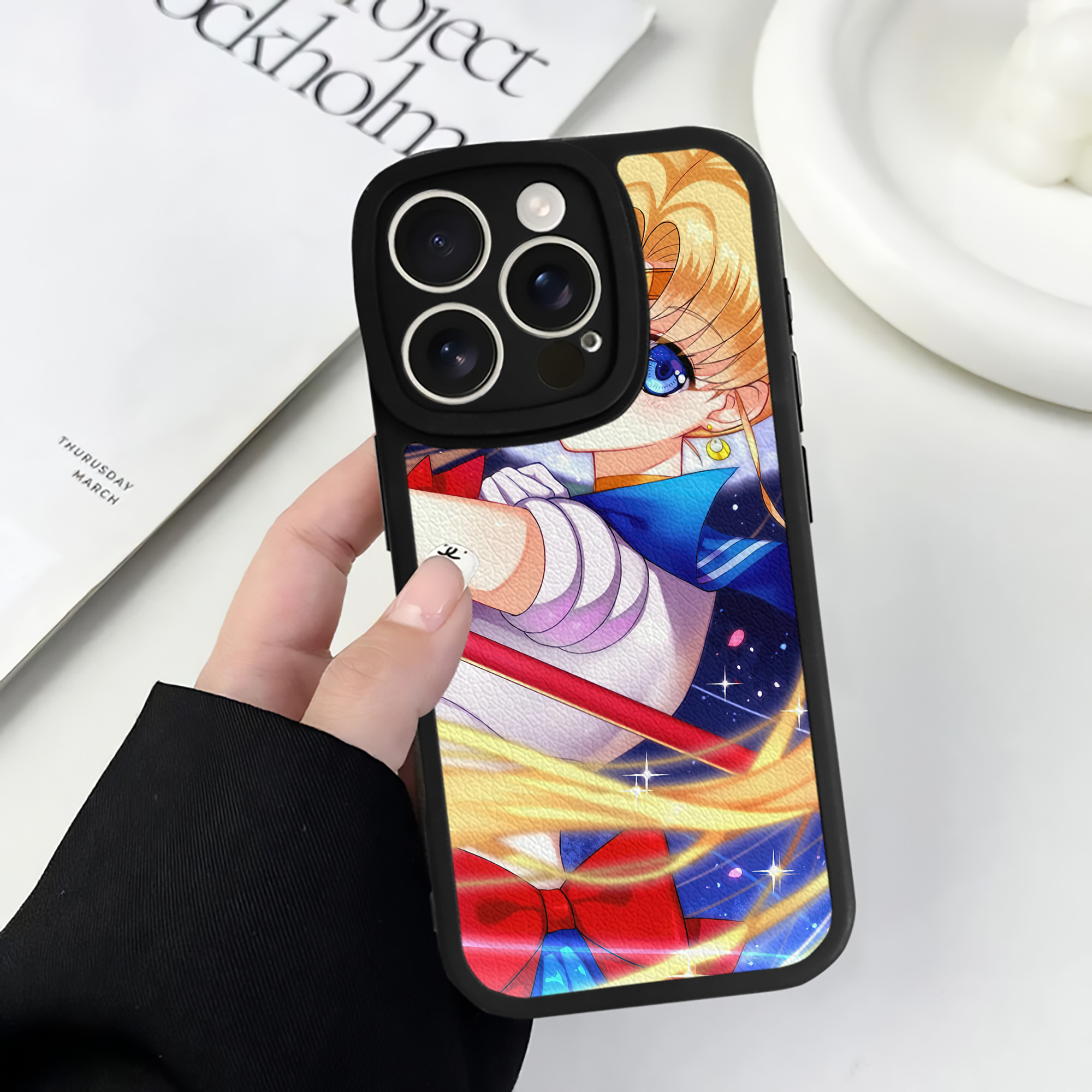 （画像用） 美少女戦士セーラームーン Sailor Moon 【iPhone 16シリーズ対応】シリコンスマホケース（レザー調） 材質：シリコン